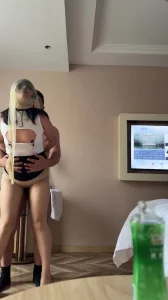 肉丝人妻姐姐趁着午休来接受洗礼注意问候她老公